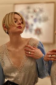 To emma corrin, best actress winner, you're extraordinary, talented, funny, and brilliant player of rock paper scissors. Inside Emma Corrin S 90s Inspired Beauty Look For The 2021 Sag Awards Vanity Fair