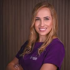 Danielle Martins's Instagram, Twitter & Facebook