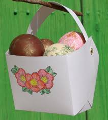 Gunting kertas sesuai dengan pola yang sudah dibuat. Buat Pembungkusan Hadiah Diy Kustom Dengan Templat Percuma Kami 2021 Todo Web Media