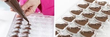 Ripieni con gianduia, wafer e nocciole pralinate sono davvero golosi e perfetti per san valentino! Cioccolatini Fai Da Te San Valentino Le Ricette Di Maria Grazia