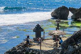 Sementara jarak pantai dari pusat kota sekitar 53,8 km dengan waktu tempuh selama 1 jam 34 menit, jika menggunakan kendaraan bermotor pribadi. 4 Tips Berkunjung Ke Bali Nya Yogyakarta Di Pantai Ngobaran Halaman All Kompas Com