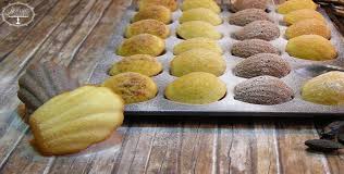 Eigelb mit puderzucker schaumig ruehren. Madeleines In Vier Varianten Franzosisches Geback Backerei Madeleine