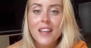 La sorella minore di chiara ferragni valentina ferragni risponde alle accuse di body shaming a colpi di body positivity, e ci invita ad amarci e accettarci di più. Valentina Ferragni La Sorella Di Chiara Mi Chiedono Foto Struccata Per Poi Dire Quanto E Brutta Magari Non Rappresento La Perfezione Sono Imperfetta E Lo Accetto Il Fatto Quotidiano