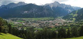Its mediterranean climate, numerous possibilities regarding leisure time activities and its good reputation as cultural meeting point and shopping centre make lienz a popular holiday destination. Lienz Wikipedia