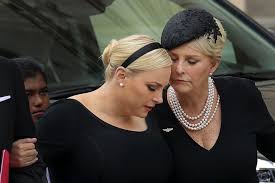 Meghan mccain, daughter of former republican sen. On The View Meghan Mccain Hits Back At Trump S Criticism Of Sen John Mccain Says Trump Spends His Weekend Obsessing Over Great Men Abc News