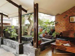 Pada kesempatan kali ini saya akan membagi beberapa bentuk atau model teras rumah minimalis yang sederhana namun tetap indah dan. Nyaman Dan Sejuk Ini Dia Rumah Pedesaan Di Daerah Kota