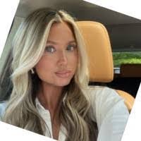 Amanda Brey's Instagram, Twitter & Facebook