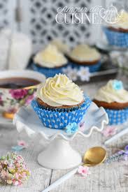 Cupcakes A La Vanille Et Creme Au Beurre A La Vanille Amour De Cuisine En 2020 Cupcakes A La Vanille Creme Au Beurre Vanille Recette Cupcake