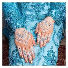 Henna warna putih akan membuat kulit terlihat lebih bersih. 20 Ide White Henna Henna Desain Henna Inai