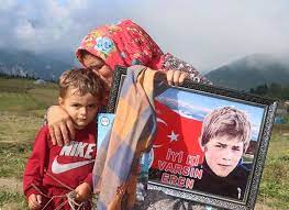 Eren bülbül o bir halk kahramanı dualarınızı eksik etmeyiniz. Sehit Eren Bulbul Kimdir Iste Eren Bulbul Un Hayati Son Dakika Haberler