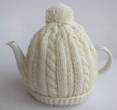 The teapot is made in the shape of a flamingo, complete with that flamingo beak and bright pink color. Aran Knit Tea Pot Cosy I M In Love Uzory Dlya Vyazaniya Nitki Uzor Dlya Vyazaniya Kryuchkom