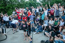 Le canadien est meilleur de match en match. Canadien Jets Une Centaine De Personnes Rassemblees Au Parc Laurier Pour Le Match La Presse