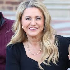 A digital transformation strategy was a driving factor for Ingles Markets  to move #HR and #payroll to the Cloud.