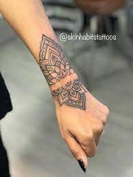 Tattoo Designs Manner Unterarm Kleine Tattoo Designs Manner Unterarm Rihanna Hand Tattoo Wrist Tattoos For Women Wrist Tattoo Cover Up
