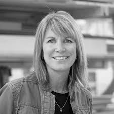 Danielle Dowden's Instagram, Twitter & Facebook