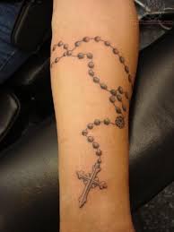 Amazing pocket watch with rosary tattoo by sean ambrose. Tattoo Design For Girl Rosary Tattoo Vorlagen Vorlagen