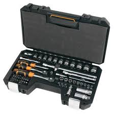 Voici une malette disponible chez brico dépôt elle regroupe 2pièces elle est vraiment complète ! Coffret A Douilles Magnusson 128 Pieces Castorama