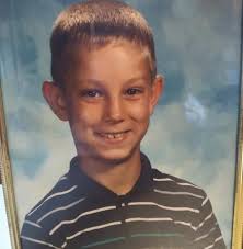 What are some good starter kits or brands for a beginner to learn  crocheting?