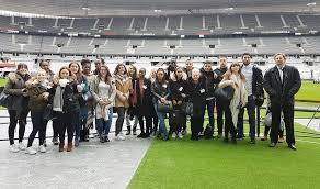 Le groupe mettait en vente ce matin, vendredi 1er mars, les billets pour leur unique date au stade de france, du 7 juin prochain. Bts Communication Archives Page 3 Sur 4 Lycee Jacques Brel La Courneuve