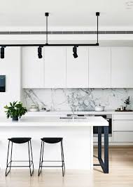 1001 Stilvolle Kuchenruckwand Ideen Zur Inspiration In 2020 Minimalist Kitchen Kitchen Design Decor Industrial Decor Kitchen