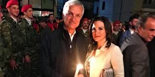 Η τελετή έλαβε χώρα στις σπέτσες. Olga Kefalogiannh Manos Pen8eroydakhs H Gnwrimia O Kleistos Gamos Oi Spanies Koines Emfaniseis Kai O Xwrismos