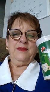 Hello, I'm Pamela and something to know about me is I love fashion