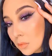 Besame, como si el mundo se acabara despues🎵 @shopamorususa Beyond Matte  Foundation @anastasiabeverlyhills @amrezy Amrezy eyeshadow palette  @prolux_cosmetics Hello Autumn eye palette @prolux_cosmetics clear brow gel  @anastasiabeverlyhills powder ...