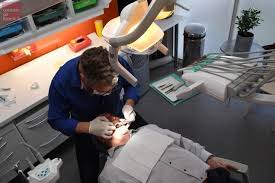 Grâce à notre annuaire de dentistes et dentistes de gardes, vous trouvez les coordonnées d'un dentiste proche de chez vous, même en trouvez un dentiste de garde en urgence aujourd'hui. Angers Urgences Pour Rages De Dents Un Cabinet De Garde Sous Tension Saumur Maville Com