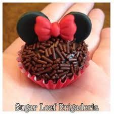 Bizcocho De Mickey Mouse En Suspiro Brigadeiro Minnie Mouse Pesquisa Google Festa Minnie Lembrancinhas Minnie Vermelha Festa Minnie Vermelha