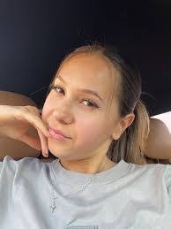 Lacey Russell's Instagram, Twitter & Facebook