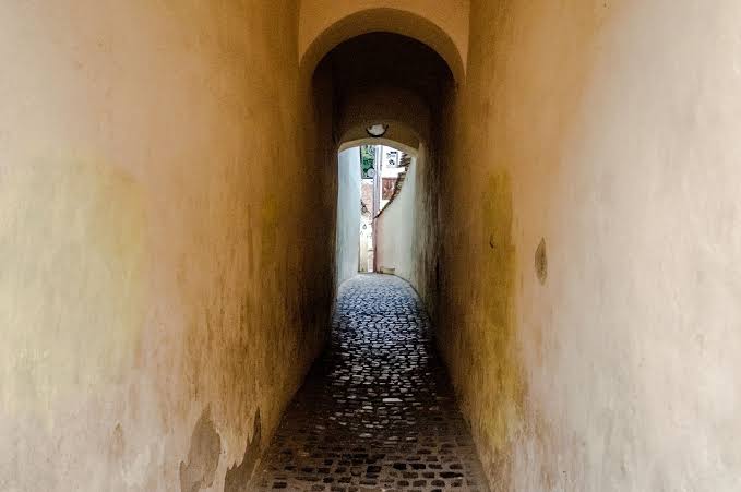 Rope Street, Brașov: How Narrow Is Strada Sforii Really? | Romania Atlas