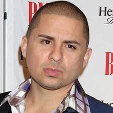 Regional mexican singers larry hernandez and lupillo rivera recently hung out together* to play a little el chapo's wife isn't the only one who has taken to social media to share her luxurious life. Larry Hernandez World Music Singer Bio Family Trivia Famous Birthdays