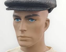 Gorra o sombrero irlandés vintage de BERNARD WORKMAN, piel sintética verde  con ribete dorado, tamaño pequeño, 22 pulgadas de circunferencia, muy buen  estado