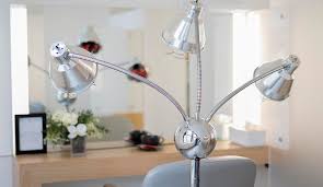 Process highlights and color with this mobile and fully adjustable heat processing lamp. Why Red Light Therapy Is Great For Your Hair Blog