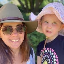 Lisa Newland's Instagram, Twitter & Facebook