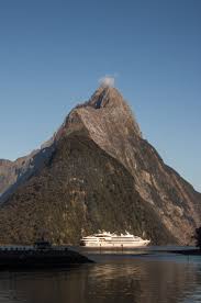 English and spanish versions below. Mitre Peak New Zealand Wikiwand