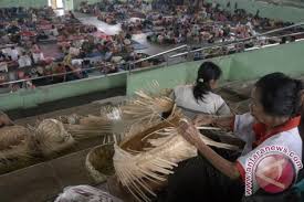 Savesave anyaman mata lalat for later. Ekspor Kerajinan Anyaman Bali Naik 87 36 Persen Antara News