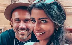 Wie sie selbst bei instagram verkündete, brachte sie ihren sohn george angelos am 26. Eva Benetatou Lasst Sie Chris Broy In Den Kreissaal