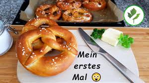 Sie können jedoch auch laugenbrötchen oder laugenstangen aus dem teig herstellen. Laugenbrezel Selber Machen Mein Erstes Mal Youtube