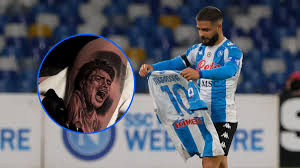Ver más ideas sobre maradona tattoo, fotos de fútbol, diego maradona. Insigne Tatuaggio Maradona Lorenzo Insigne Of Napoli Tattoo In Honour Of Diego Armando Maradona News Photo Getty Images Il Video E Stato Pubblicato Su Instagram Da Valentino Russo Tattoo Artist
