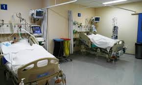 Σύμφωνα με πληροφορίες του «λακωνικού τύπου», τις πρώτες πρωινές ώρες της τετάρτης 10/10 βρέθηκε νεκρός μέσα σε κελί των φυλακών τρίπολης, όπου κρατείτο, ένας 79χρονος άνδρας από την παλαιοπαναγιά δ. Fylakes Tripolhs Nekros O Kratoymenos Poy Katapie 11 Sakoylakia Me Narkwtika Pentapostagma