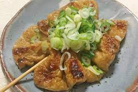 あげづけ とは飛騨高山の郷土料理で 醤油だれを染み込ませた味付きの油揚げです 食材はごく一般的な油揚げで 作るのも簡単 食べる時に軽くあぶると 表面はカリッと 中は味が染みた食感で ご飯のおかずにも お酒のアテにもなります あげづけ の作り方 作り方