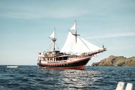 Yap, ini dia, labuan bajo yang terkenal keren itu. Komodo Tour 3 Hari 2 Malam Paket Kapal Vip Indonesiajuara