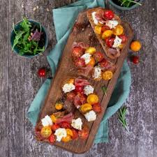 Bruschetta Tomate Mozzarella Et Jambon De Parme Recette Au Fromage Recette Bruschetta Tomate Mozzarella Bruschetta Tomate Tomates Mozzarella