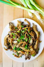 Continue cooking until the mushrooms are well browned and there's no liquid left in the pan. Oyster Mushrooms Garlic And Green Onions Saute Paleo Gluten Free Julia S Album