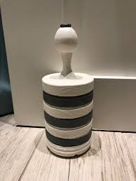 Maritime deko für das bad & die wand für balkon & garten & vieles meer gibt es im nordsee online shop jetzt bestellen und ihr zuha. Diy Streifen Turstopper Aus Beton Holzhauschen Und Spielzeugkegel Chalet8