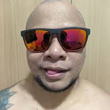 Iba ang antok kapag nightshift. 🌜 Sukdulang nakakalimutan magbayad sa  jeep. Kamusta ang tulog, mga #bayaningpuyat? -Admin Jade. 👑