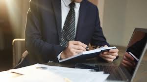 Comparativo de CRMs para advogados: HubSpot, Salesforce e Zoho