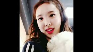 Nayeon And Her Dog Youtube Tzuyu adopted two dogs, nayeon helped name them saying she should go with things she likes or foods, so tzuyu named them butter (bread) and kaya (jam). nayeon and her dog