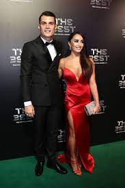 Her stud a 6'1 midfielders for arsenal and the switzerland national team. Granit Xhaka With His Wife At The Fifa Best Awards Gunners